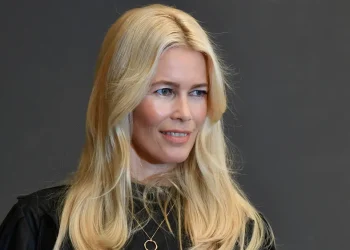 Claudia Schiffer: Die Ewige Ikone der Modebranche