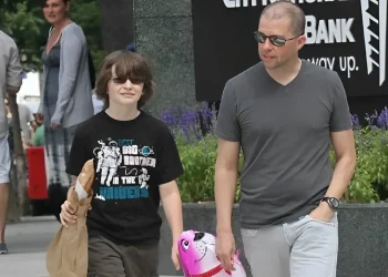 Charlie Austin Cryer: Der Sohn Von Schauspielern Und Ein Aufstrebendes Talent