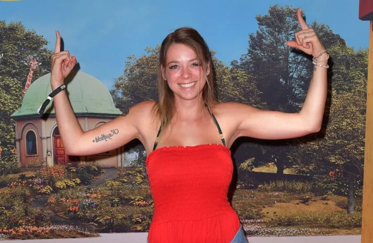 Anne Wuensche Fapello