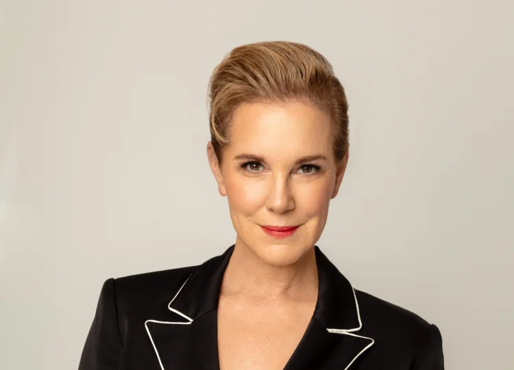 Elizabeth Perkins
